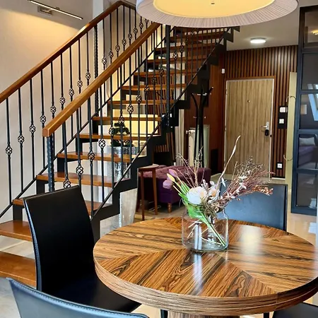 - Hlavna Ulica, Centrum, Netflix, Parking * 科希策