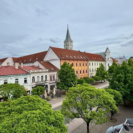 - Hlavna Ulica, Centrum, Netflix, Parking Apartment *