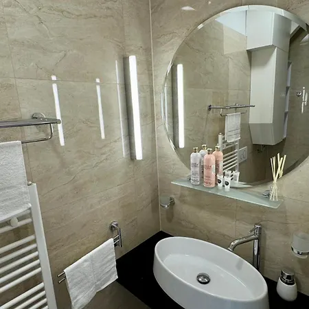 - Hlavna Ulica, Centrum, Netflix, Parking Apartman Kassa