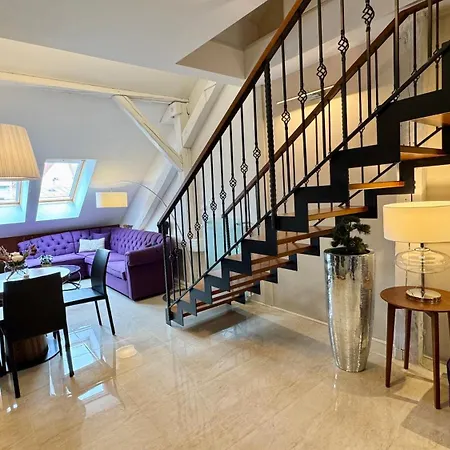 - Hlavna Ulica, Centrum, Netflix, Parking 科希策