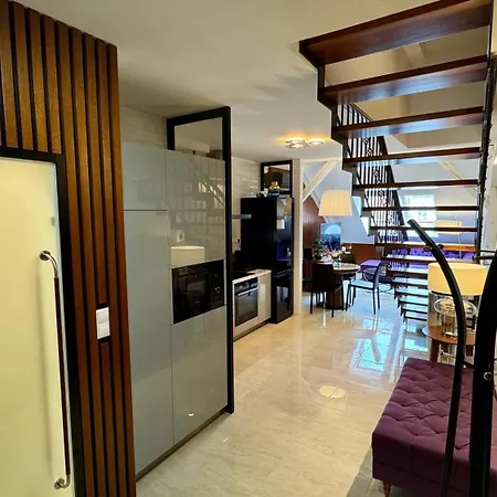 - Hlavna Ulica, Centrum, Netflix, Parking 科希策